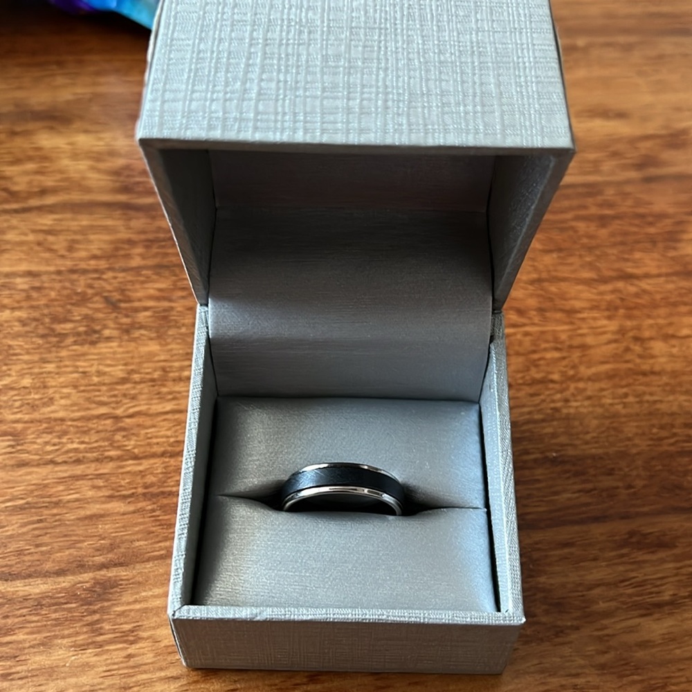 Men's tungsten wedding band